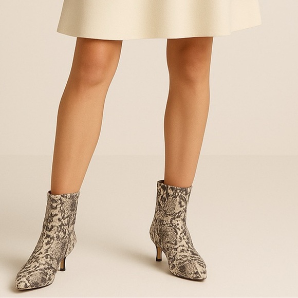 NWOB $129 Giani Bini Palmero Snake Print Snip Toe Kitten Heel Booties - Picture 1 of 9